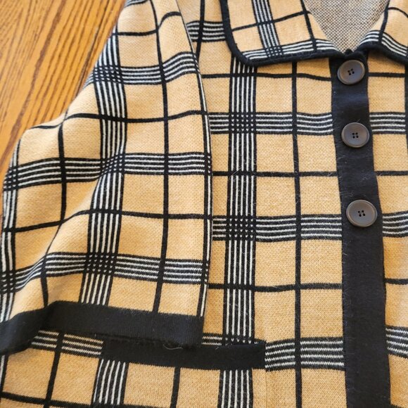 Design Originals Sweater- No SizeTag but think 3x. - Picture 5 of 7